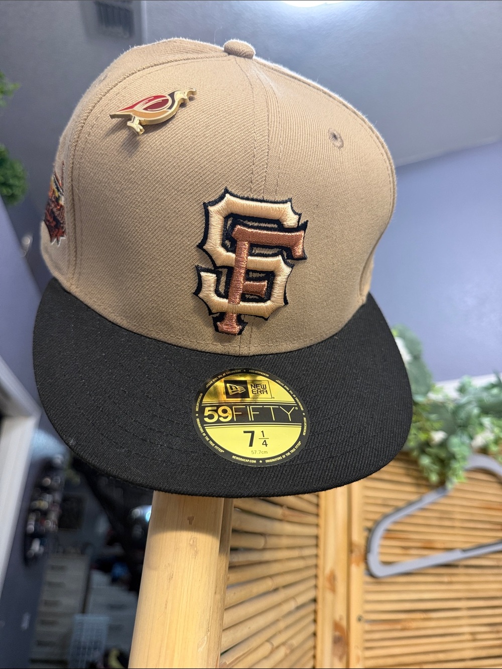 New Era Two-Tone Tan & Black San Francisco Giants Fitted Cap with Enamel Pin